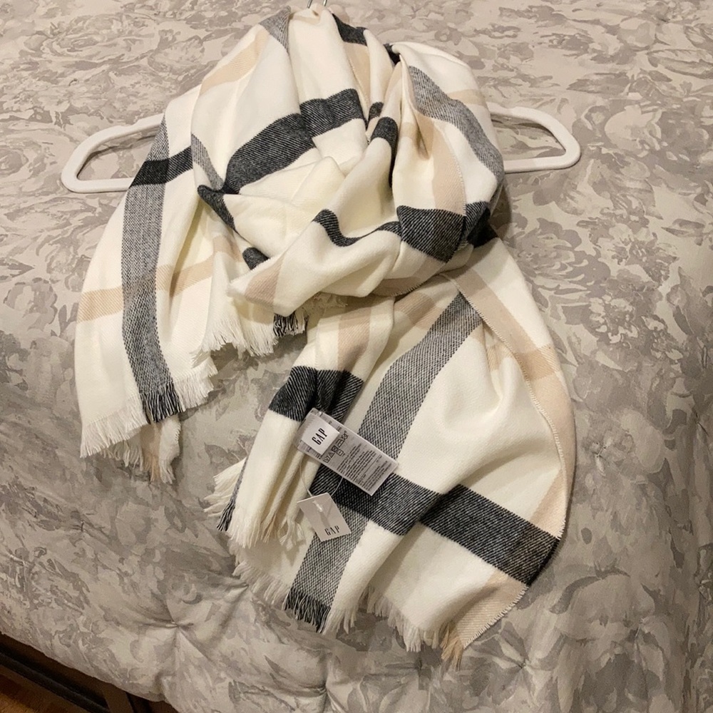 NWT GAP Plaid Scarf - FREE with purchase of jacket
